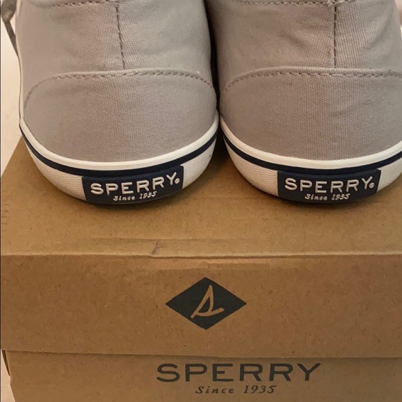 Sperry Topsiders. - Picture 6 of 8